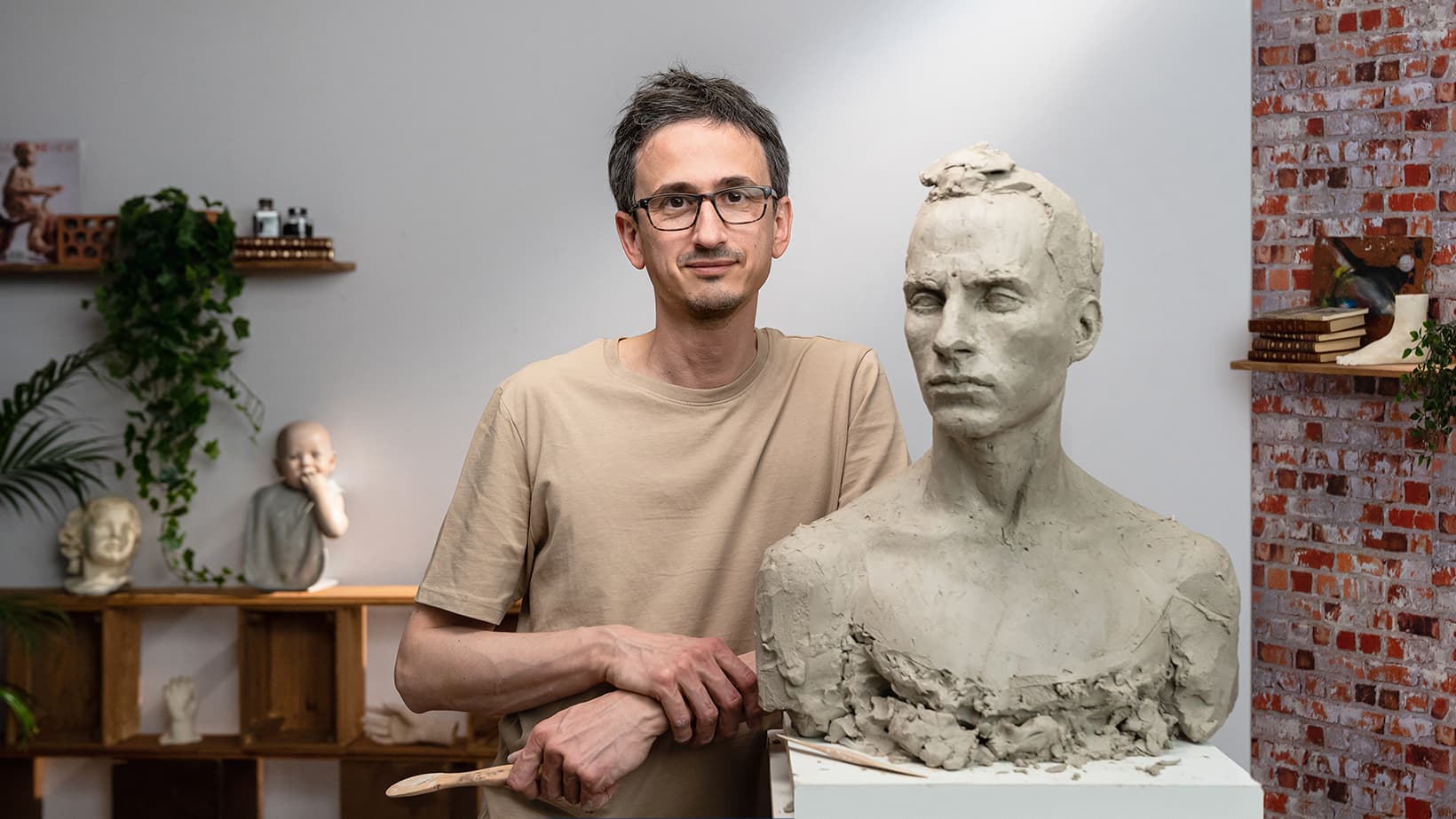 Ritratto con argilla: modella un volto a grandezza naturale