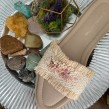 Sandalias Bordadas de Donna Cattiva. Un proyecto de Diseño, Bellas Artes, Diseño de calzado, Creatividad y Bordado de Josefina Allendes - 03.07.2019