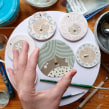 Design & Pattern Inspiration: dishes & ornaments. Traditional illustration, Painting, and Ceramics project by Sandra Apperloo - 06.30.2020