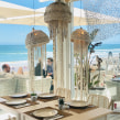 Restaurante de Praia (Lisboa): esculturas, candeeiro e cortina em macramé. Un proyecto de Artesanía y Tejido de Diana Cunha - 10.09.2020