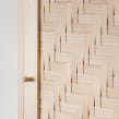 Splint Peg Cabinet. Un proyecto de Diseño y creación de muebles					 de Heide Martin - 20.04.2016