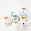 Mini vases ronds en céramique. Un projet de Céramique de Sara Theron - 01.05.2021