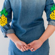 Pineapple elbow patch embroidery. Un proyecto de Artesanía, Moda, Creatividad, Diseño de moda y Bordado de Gaia Segattini - 02.08.2021