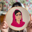 Malala. Desenho, Pintura em aquarela, Ilustração de retrato, e Bordado projeto de Mariah Escossia - 11.08.2021