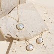 Gold Pearl Jewelry Set. Un proyecto de Diseño, Diseño de complementos, Moda, Diseño de jo y as de Maike Siegel - 11.06.2022