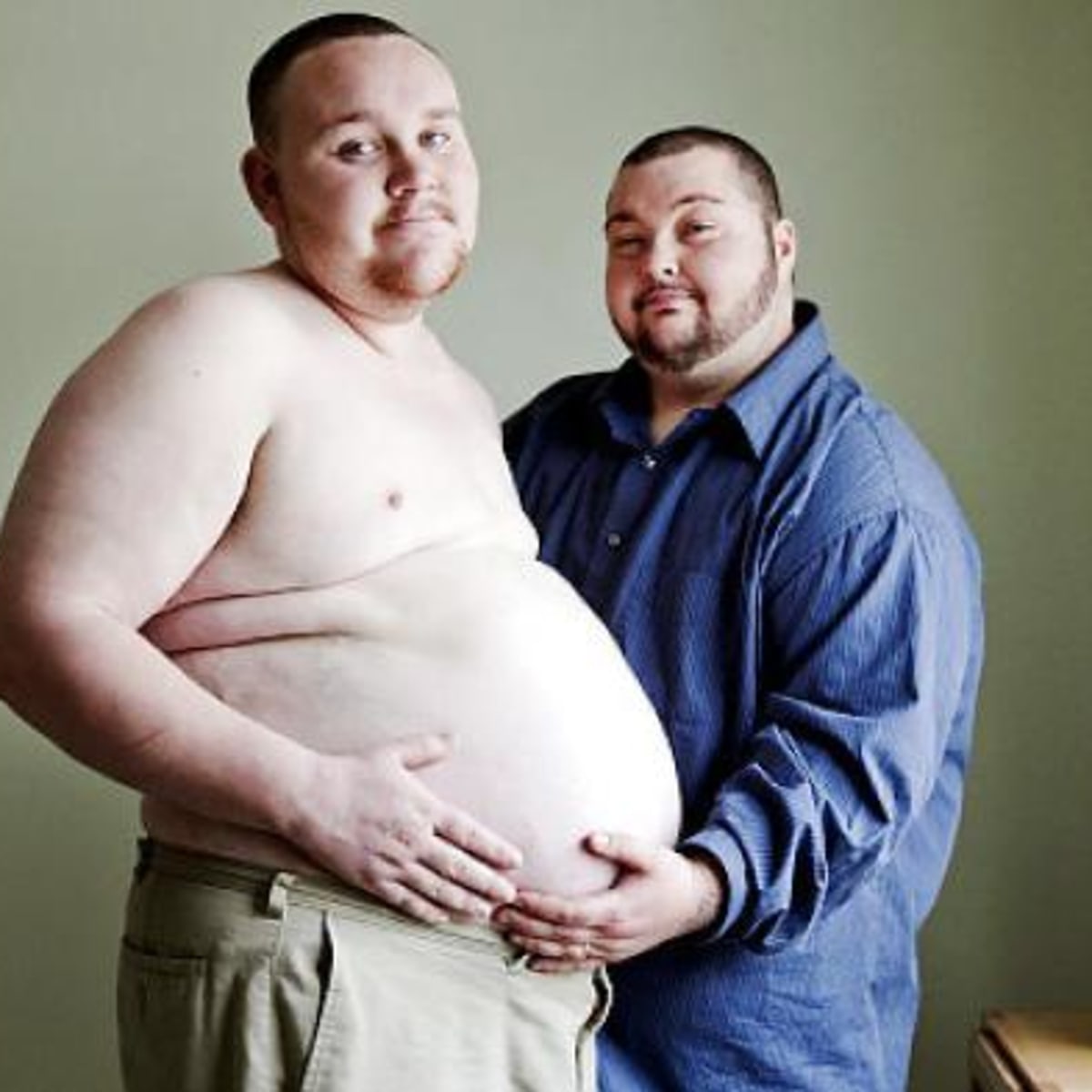 Толстый лилипутки. Скотт Мур забеременел. Самый большой живот в мире.