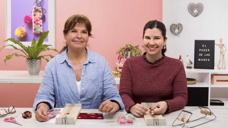 Design e criação de bijuteria com miçanga