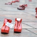 Zapatos Rojos Málaga · Arte Público · Elina Chauvet. Instalações, Eventos, e Vídeo projeto de ANA A. BALBUENA - 21.09.2016