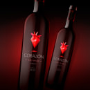 CORAZÓN red wine. Un progetto di Br, ing, Br, identit, Graphic design e Packaging di Cesar Nandez - 23.02.2017