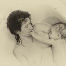 Lactancia Materna (con Oli y Llum). Un proyecto de Fotografía de Manuel Martínez - 28.03.2017