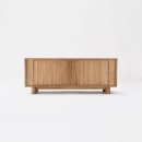Carved Tambour Cabinet. Un progetto di Artigianato, Design e creazione di mobili, Interior design e Falegnameria  di Bibbings & Hensby - 13.04.2021