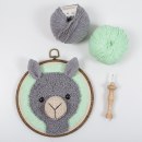Proyecto Alpaca de Domestika. Un proyecto de Diseño de juguetes, Bordado, Tejido y DIY de Jocelin Gonzalez - 12.05.2021