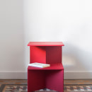 Small Red Table. Projekt z dziedziny Design, Projektowanie i w i rób mebli użytkownika Goula / Figuera - 03.08.2021