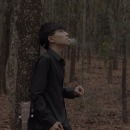 Boy smoking in the woods. Fotografia projeto de Daily Santos - 11.11.2018