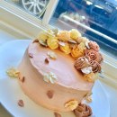 My project in Decorative Buttercream Flowers for Cake Design course. Un proyecto de Diseño, DIY y Artes culinarias de Ruby Su - 28.09.2021