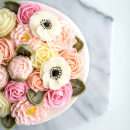 Pretty Floral Cake. Un proyecto de Diseño, Artesanía, Cocina y Artes culinarias de Liz Shim - 11.01.2022