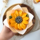 Sunflower Cupcake. Un proyecto de Diseño, Artesanía, Cocina y Artes culinarias de Liz Shim - 11.01.2022