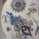 Meu projeto do curso: Tatuagem botânica com pontilhismo. Traditional illustration, Tattoo Design, and Botanical Illustration project by Caroline de Paula - 04.16.2021