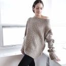 Hand-constructed cableknit sweater made with homespun wool. Un proyecto de Artesanía, Moda, Tejido y Tejido de punto de videnovichfarms - 11.12.2021