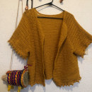 Mi Proyecto del curso:  Top-down: prendas a crochet de una sola pieza. Un proyecto de Moda, Diseño de moda, Tejido, DIY, Crochet y Diseño textil de Diana Sánchez Quiroga - 22.04.2022