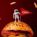 Ollies Burger. Projekt z dziedziny Br, ing i ident, fikacja wizualna i Projektowanie graficzne użytkownika Cherry Bomb Creative Co. - 25.04.2022