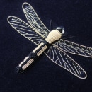 Goldwork Dragonfly. Un proyecto de Artesanía, Bordado, Costura y Tejido de Talisa May - 22.05.2022