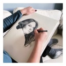 Autoportrait au crayon. Un proyecto de Ilustración, Bellas Artes, Bocetado, Creatividad, Dibujo a lápiz, Dibujo y Dibujo de Retrato de Jehanne Pauline - 12.04.2022