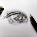 Eye Clouse Up Draw in Graphite. Un proyecto de Diseño, Ilustración tradicional, Dibujo a lápiz, Dibujo de Retrato y Dibujo realista de Enrique Silva - 18.08.2022