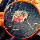 Parche Telar para jeans. Embroider, and Weaving project by Loreto Benavides - 09.23.2022