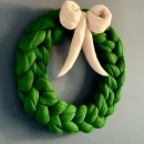 Woolly Christmas Wreath. Interiores, e Tecido projeto de Miriam (Mizz) Evans - 17.11.2022