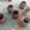 Diseño paramétrico y producción por impresión 3D de una serie de ocho piezas huecas tramadas en cerámica. Industrial Design project by Andrés Ruscitti - 11.27.2022
