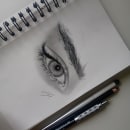 Eye sketch . Sketching, Creativit, Pencil Drawing, Drawing, and Realistic Drawing project by Julia Grela - 07.14.2022