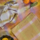 Table Linens Dyed with Plants (Cotton & Linen). Un progetto di Artigianato, Tintura tessile e Stampa tessile di Amanda de Beaufort - 16.12.2022