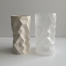 Facet vase in Acrylic resin. Un proyecto de Diseño, Artesanía, Bellas Artes, Diseño industrial, Diseño de interiores, Escultura, Cerámica y Diseño 3D de Phil Cuttance - 10.01.2023