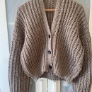 Mi proyecto del curso: Crochet: crea prendas con una sola aguja. Un proyecto de Moda, Diseño de moda, Tejido, DIY, Crochet y Diseño textil de alicia.bragado - 27.02.2023