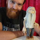 The Storyteller - wooden tabletop puppet. Un proyecto de Diseño de personajes y Carpintería de Steve Griffin - 10.03.2023