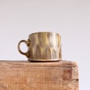 Slabbuilt Cylinder Mug with Texture. Artesanato, e Cerâmica projeto de Sarah Pike - 19.03.2023