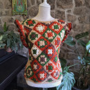 Mi proyecto del curso: Grannies de crochet: haz tu propio suéter. Un proyecto de Moda, Diseño de moda, Tejido, DIY, Crochet y Diseño textil de Elena Rosa Cruz Jiménez - 29.03.2023