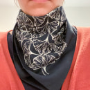 Ginkgo Leaves Bandanas. Un proyecto de Diseño, Ilustración tradicional, Artesanía, Estampación textil y Diseño textil de Ali Baecker | 3 Dotted Penguins - 17.05.2023