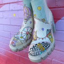 Sketchbook Shoes. Un projet de Illustration traditionnelle, Création d'accessoires, Conception de chaussures et Illustration textile de Isabelle Walton - 27.09.2023