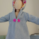Mi proyecto del curso: Confección de ropa miniatura. Abrigo. Design de brinquedos, Costura, DIY, e Design têxtil projeto de Patricia Font - 30.01.2024