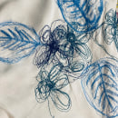 Mi proyecto del curso: Bordado con máquina de coser. Un proyecto de Diseño de complementos, Moda, Diseño de moda, Bordado, Costura, Tejido, Ilustración botánica y Diseño textil de Fer Barr - 26.12.2023