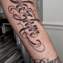 Tatuaje a mano alzada de letras cursivas. Lettering, and Tattoo Design project by Diana Jaramillo A - 01.13.2024
