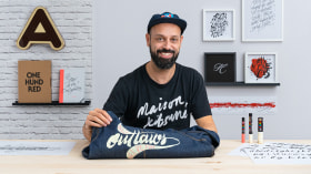 Calligraphy and Lettering for Custom Garments. Calligraphy, and Typography course by Iván Caíña