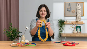 Iniciación a la bisutería con cordón: fabrica tus propios collares. Un curso de Craft de Beth Pegler