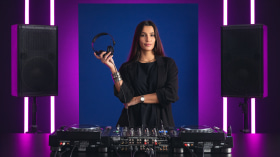 Mixagem ao vivo: crie seu primeiro DJ set com Pioneer DJ. Um curso de Música e Áudio de Sara de Araújo