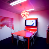 Red. Meeting Room. Un projet de Design  et Installations de Marcos Aretio (Markmus) - 18.03.2010