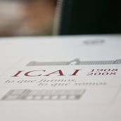 ICAI Diseño libro Centenario. Een project van  Ontwerp van Marcos Prack - 04.04.2011