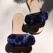 Pom Slip-Ons. Design, Shoe Design, Creativit, and Fashion Design project by Binge Knitting - 02.11.2019