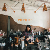Páramo es una barra de degustación de café especializado en métodos de extracción.. Un proyecto de Ilustración tradicional, Tipografía y Diseño de logotipos de Adrian Orozco - 14.02.2019